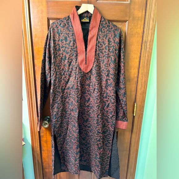 NITE N DAY Beautiful Brown fabric embroidered Kurta. Size L. - Picture 1 of 9